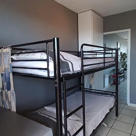 Agreable Studio-cabine Vue 4 Personnes A 20 M De La