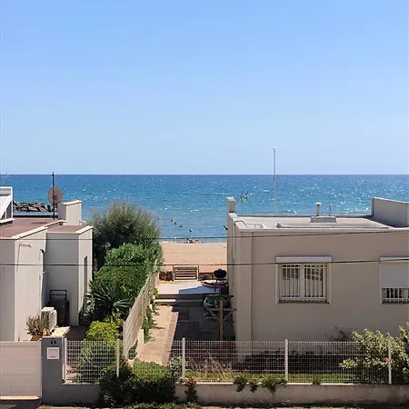 Agreable Studio-cabine Vue 4 Personnes A 20 M De La