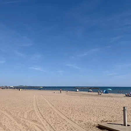 Agreable Studio-cabine Vue 4 Personnes A 20 M De La *
