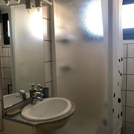 Agreable Studio-cabine Vue 4 Personnes A 20 M De La