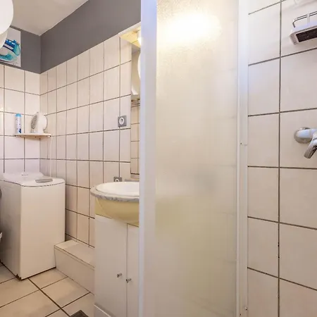 Agreable Studio-cabine Vue 4 Personnes A 20 M De La