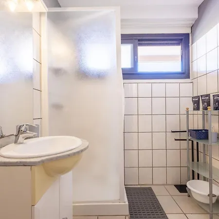 Agreable Studio-cabine Vue 4 Personnes A 20 M De La Daire *